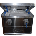 Geöffnete feuerfeste Akku Ladebox klein für Lithium-Ionen-Akkus