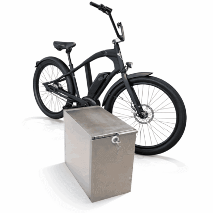 Akku-Ladebox mit Stromanschluss zur sicheren Ladung von Lithium-Ionen-Akkus.