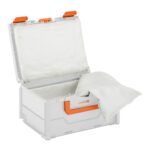 Geöffnete kleine CEMO Brandschutzbox für den sicheren Transport von Lithium-Akkus